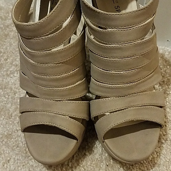 Tan wedge platforms - Picture 3 of 6